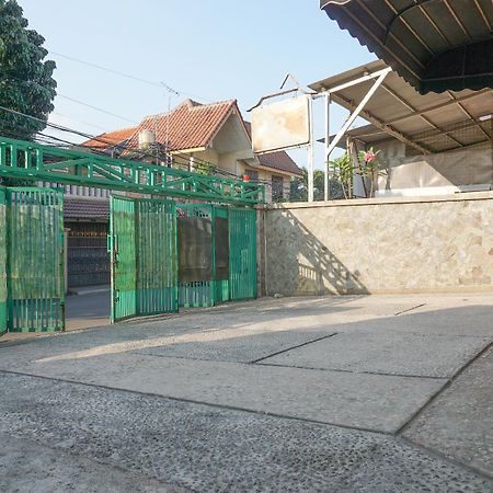 Reddoorz Near Kemang Square Hotel Jakarta Exterior photo
