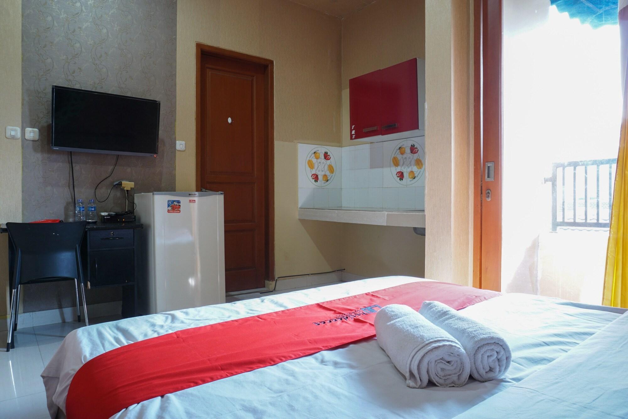 Reddoorz Near Kemang Square Hotel Jakarta Exterior photo