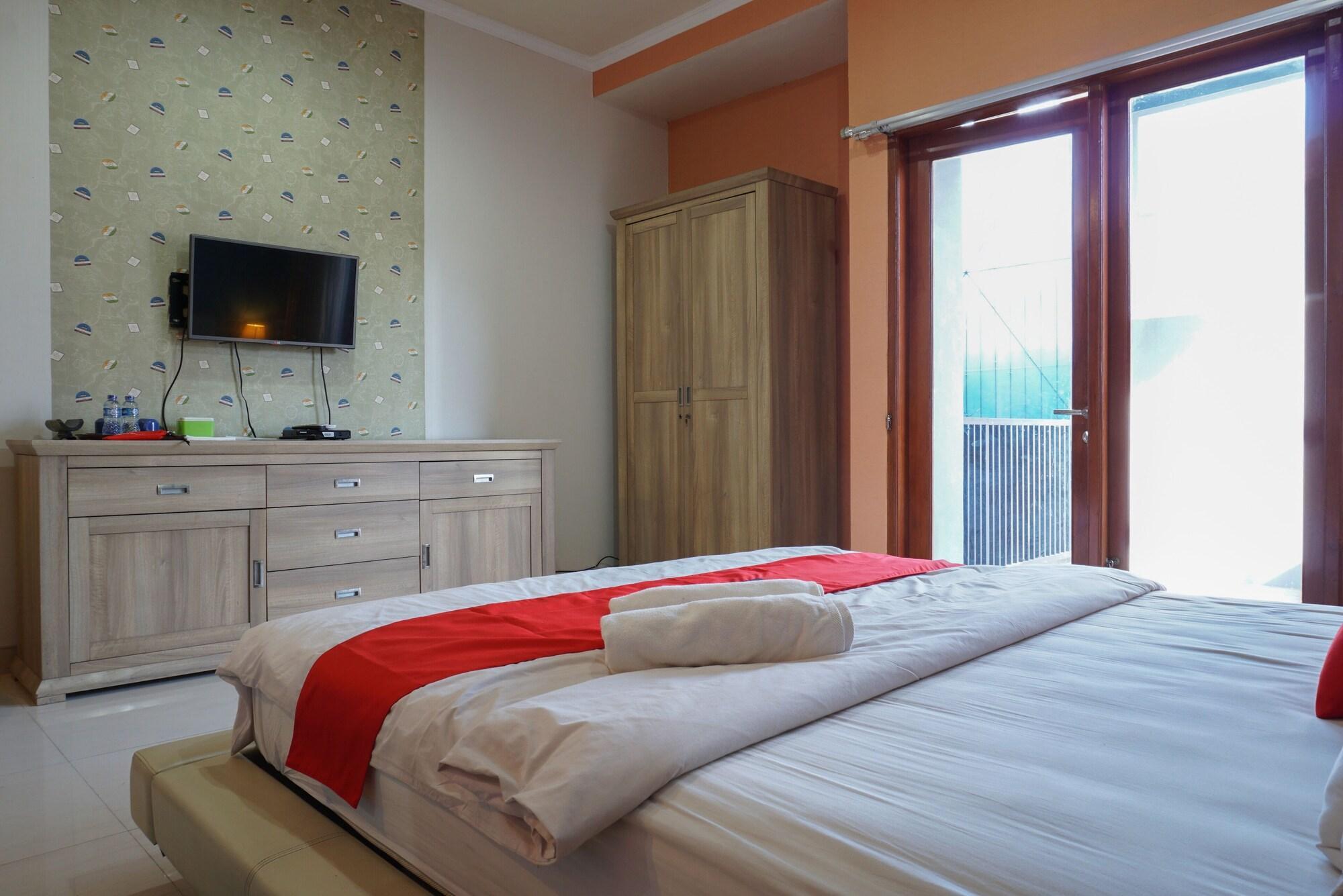 Reddoorz Near Kemang Square Hotel Jakarta Exterior photo