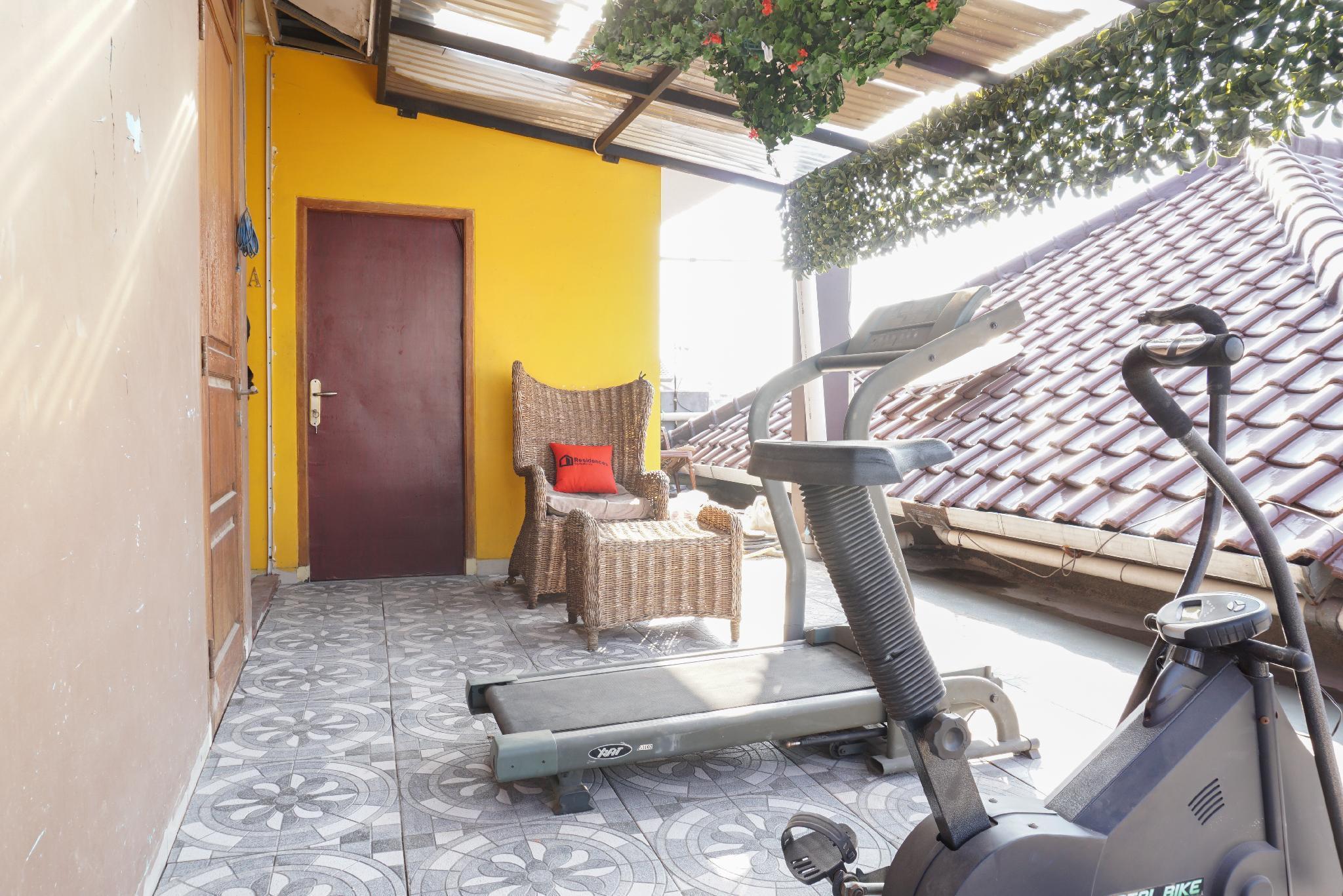Reddoorz Near Kemang Square Hotel Jakarta Exterior photo