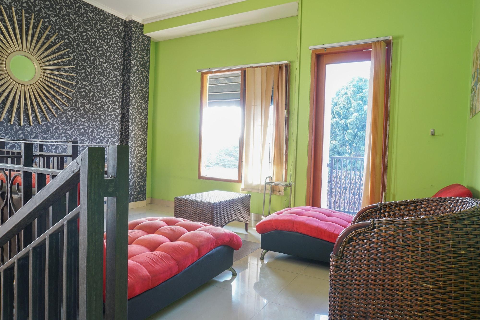 Reddoorz Near Kemang Square Hotel Jakarta Exterior photo